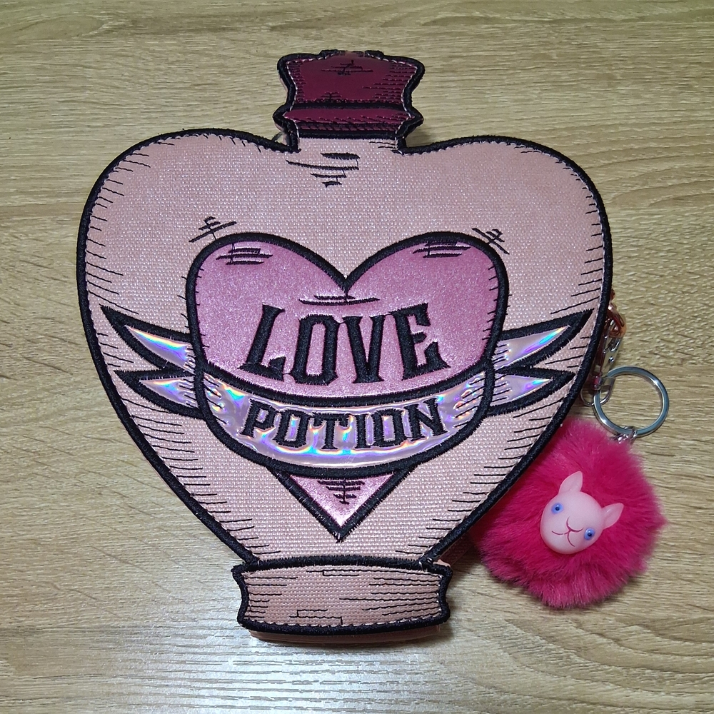 Pink Heart-Shaped Love Potion Shoulder Bag from Harry Potter with FB Keychain